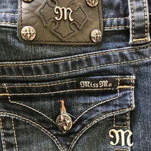 Miss me pretty Signature Mid-Skirt Jean skirt.